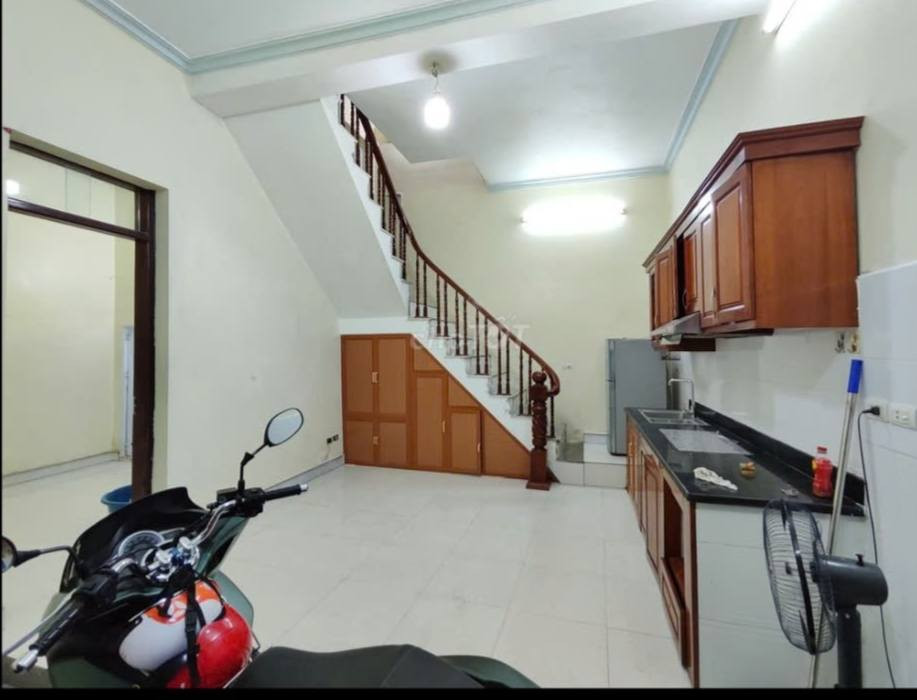 Cho thuê nhà ở nhóm SV, gđ, KD onl, VP ngõ Tân Mai 3 tầng x 48m2, 4 ngủ, 3 vệ sinh, 12 Triệu