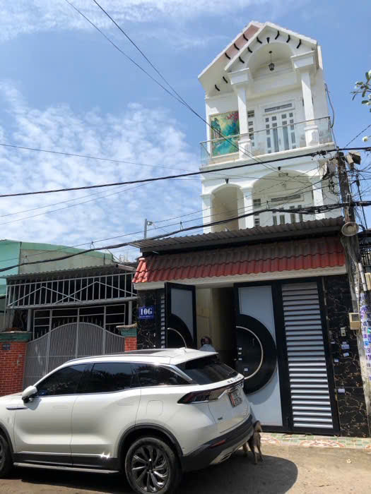 NHÀ 3 TẦNG (4.5 x 25) NỞ HẬU ĐẸP HẺM XE HƠI THÔNG HIỆP THÀNH 17, Q12