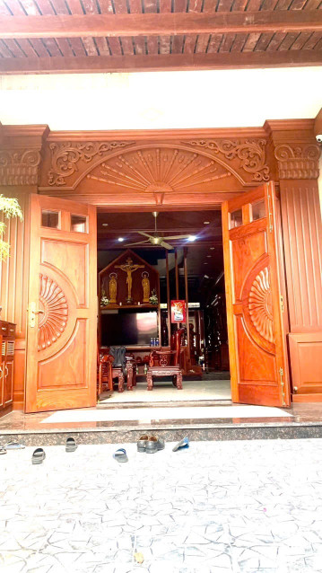 Bán nhà mặt phố Q.9, 150m2, 4 tầng, 16.4 tỷ, sổ hồng