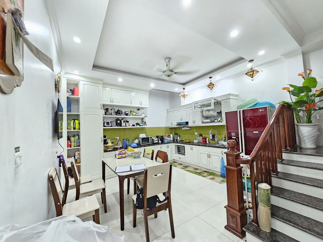 NHÀ MỚI 6 TẦNG  Bồ Đề-Long Biên  60m2,mặt tiền  4m,13 tỷ.
