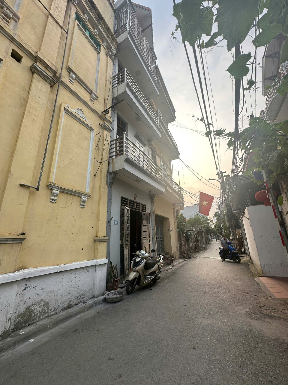 BÁN GẤP GIANG BIÊN ,LONG BIÊN  TRƯỚC NHÀ Ô TÔ TRÁNH ,KINH DOANH - TP Hà Nội