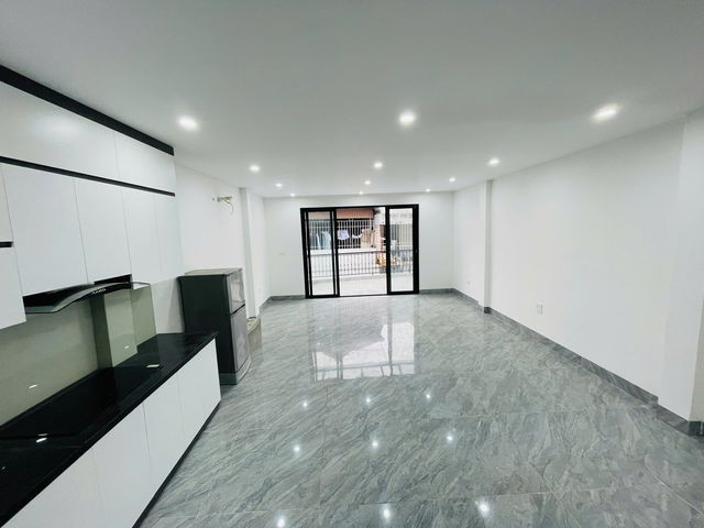 Bán nhà đẹp Đường Láng, Đống Đa, 52m2 giá 14.2 tỷ