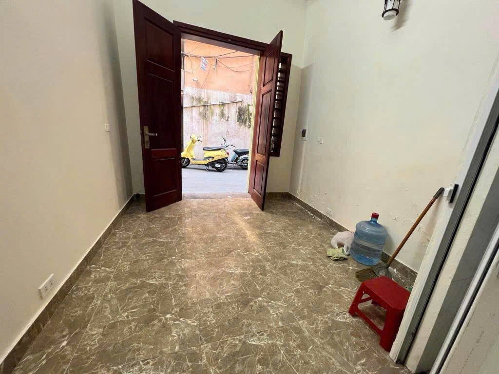 CỰC HIẾM ! HƠN 4 TỶ CÓ NHÀ MẶT NGÕ KINH DOANH KHU TRUNG TÂM ĐỐNG ĐA - HÀNG XÓM VĂN MIẾU - Ô TÔ ĐỖ CỬA - LÔ GÓC 2 THOÁNG - NHÀ ĐẸP Ở NGAY !!!