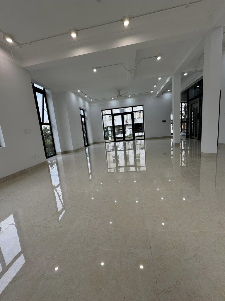 Bán tòa văn phòng mặt phố Trường Chinh, 80m2, 8 tầng, giá 40 tỷ, mới đẹp, kinh doanh đỉnh