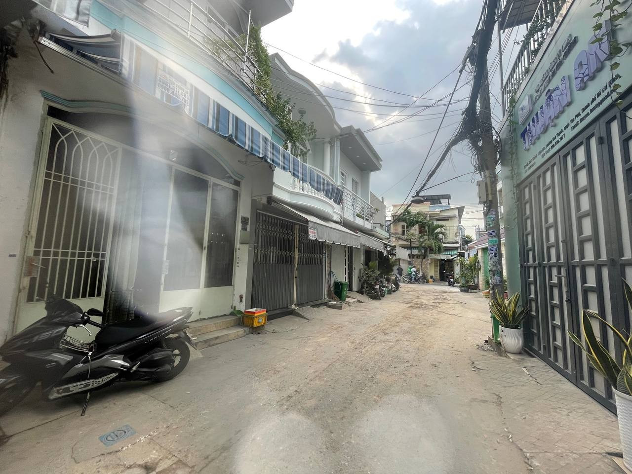 Bán nhà DT 104m2, Hẻm xe hơi Đường Huỳnh Thiện Lộc, Q. Tân Phú