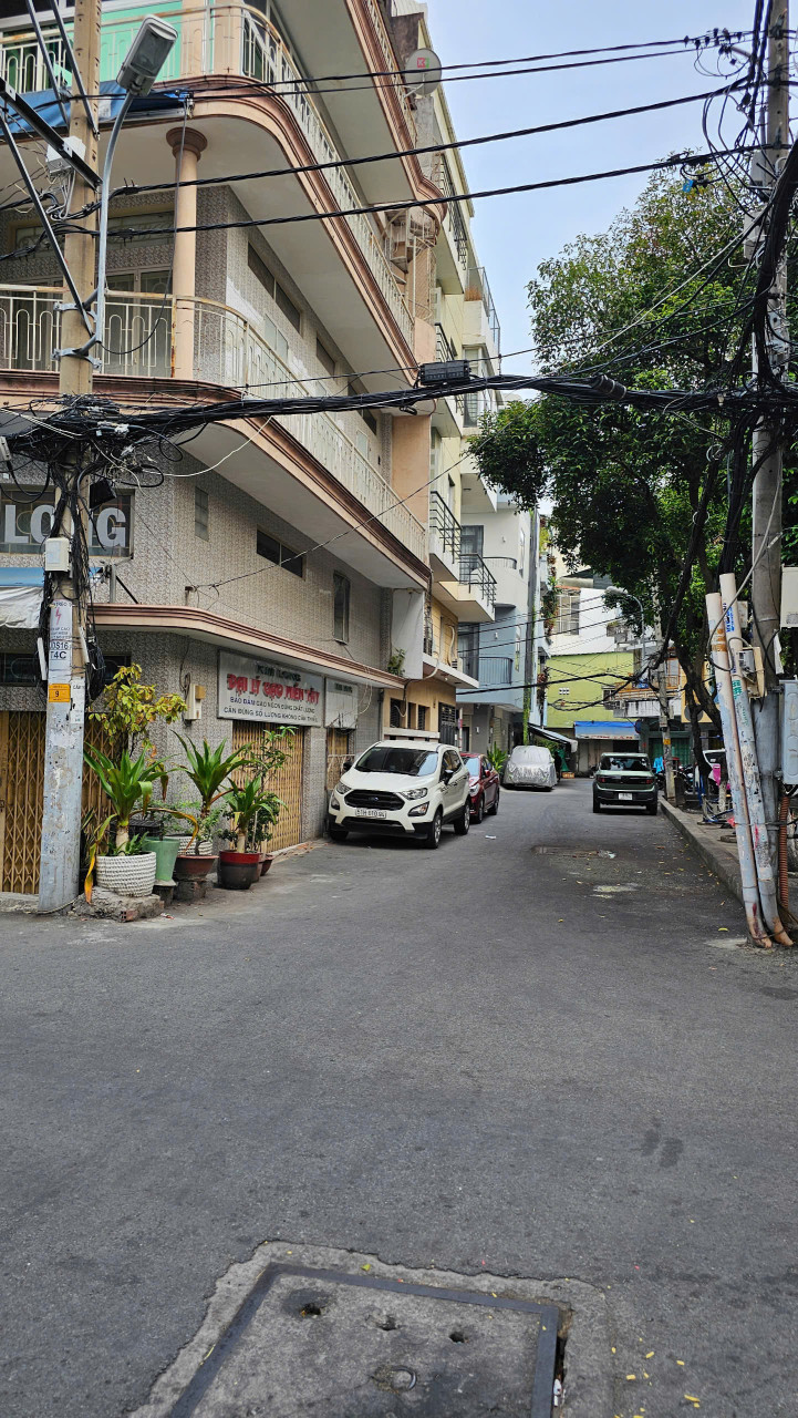 SÁT MẶT TIỀN Q4  XE HƠI 
CHỈ 8 TỶ