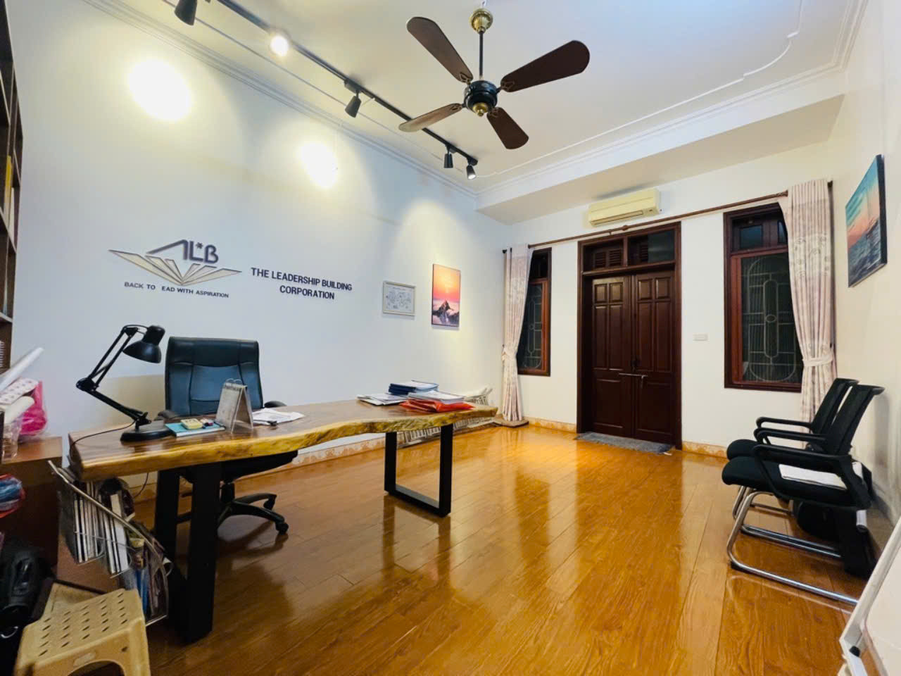 🏠 BÁN SIÊU PHẨM MẶT PHỐ NGUYỄN VĂN CỪ LONG BIÊN - CƠ HỘI VÀNG CHO NHÀ ĐẦU TƯ 🏠

tuyến phố kinh doanh sầm uất, giao thông thuận tiện.