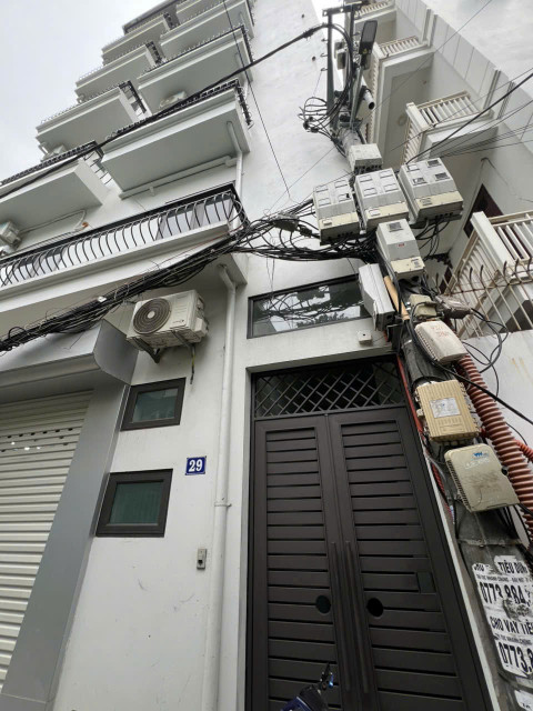 Do điều chuyển công việc nên pass gấp phòng 25m2 tại ngõ 640 Nguyễn Văn Cừ, Gia Thuỵ, Long Biên