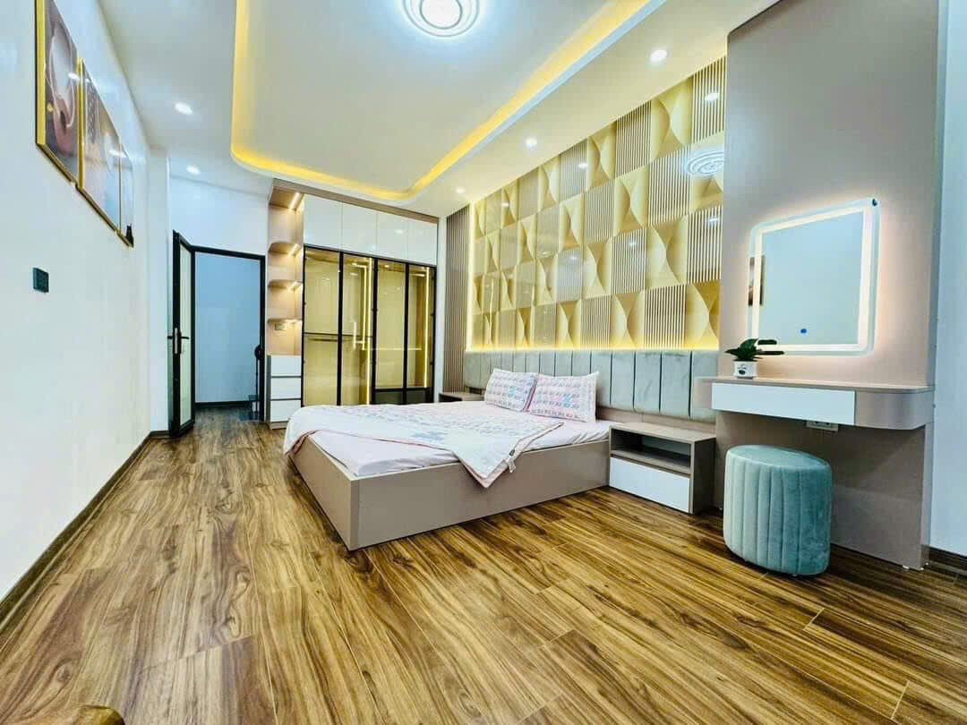 SIÊU PHẨM NGUYỄN VĂN CỪ - LONG BIÊN 
🏡 NHÀ ĐẸP- DT: 52M2 X 6 TẦNG, 3 MẶT THOÁNG -  THANG MÁY XỊN KHU DÂN TRÍ CAO .