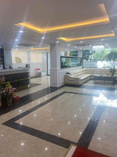 SIÊU PHẨM MẶT PHỐ NGUYỄN VĂN CỪ - VIP NHẤT LONG BIÊN .TÒA NHÀ 7 TẦNG- THANG MÁY SANG TRỌNG - VỈA HÈ RỘNG RÃI VỊ TRÍ KIM CƯƠNG.
DT: 175 M2 
GIÁ: 78 TỶ. CÓ TL