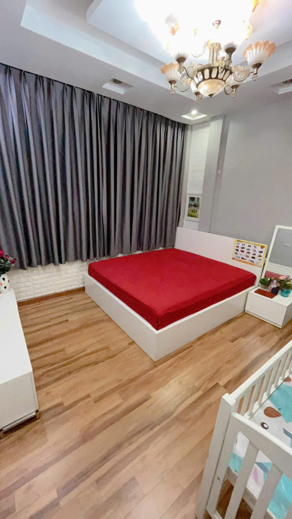 Cho thuê nhà nguyên căn ngõ Bùi Xương Trạch, 30m2, 4 tầng, 2 ngủ, 10 Triệu