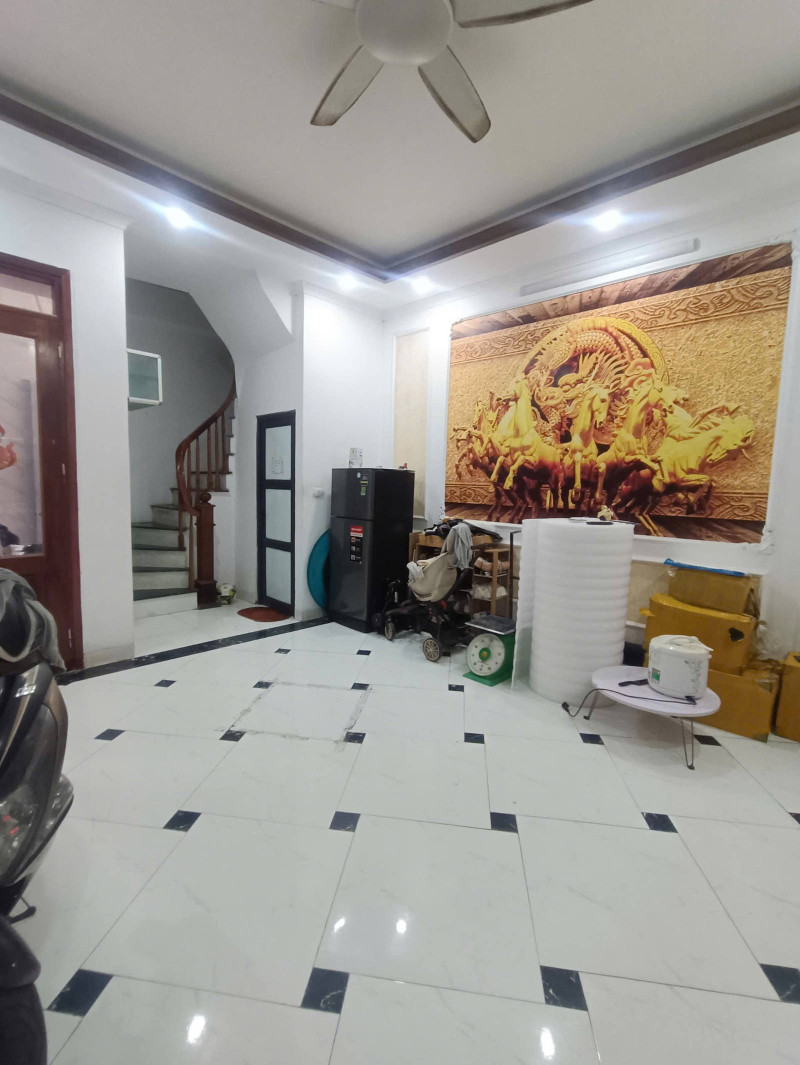 Chính chủ bán gấp nhà mới, ô tô sát,  Ngõ 1 Bùi Xương Trạch. DT: 43m2 – 5 tầng. 7,65 tỷ.