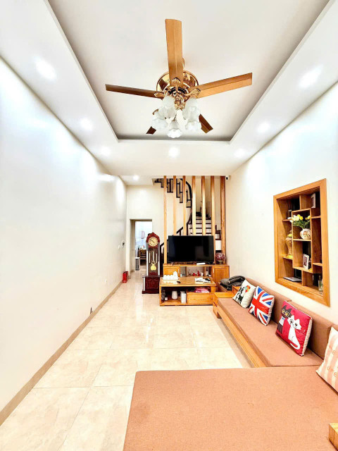 BÁN NHÀ DÂN XÂY CHẮC CHẮN, NGÕ THÔNG, 20M RA Ô TÔ TRÁNH, GIÁ 14,4 TỶ