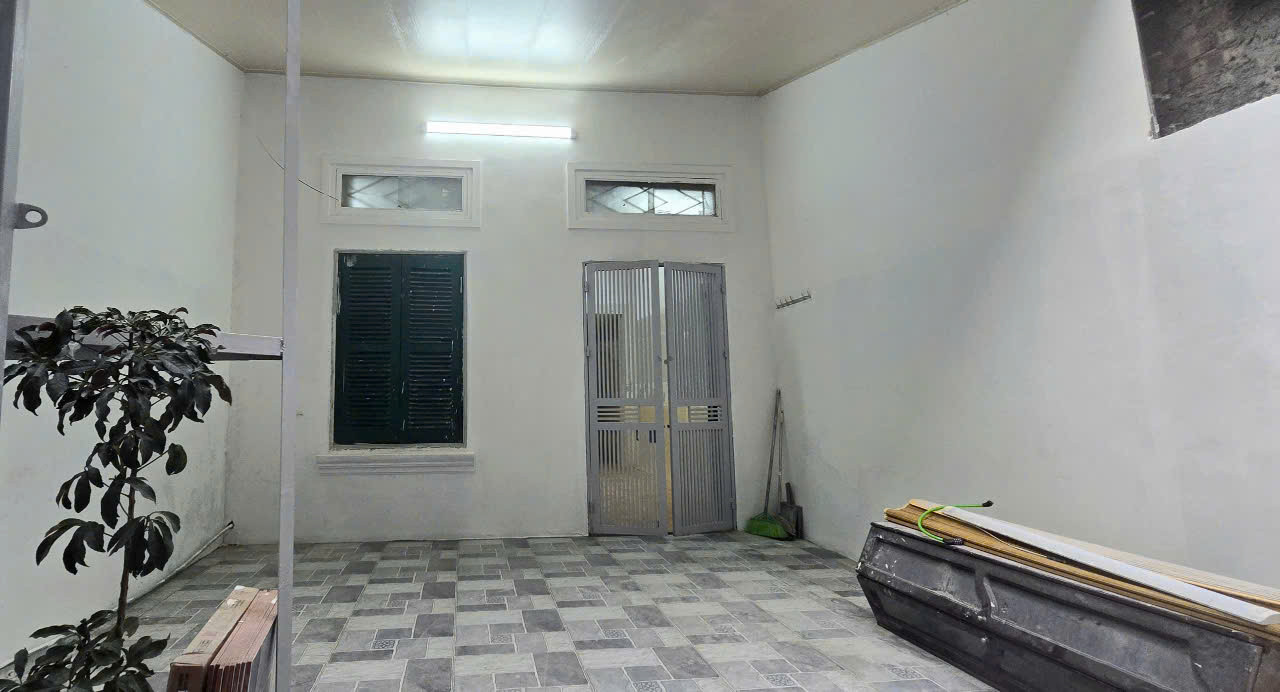 Bán nhà riêng Phố Tam Trinh, 85m2, 1.5 tầng, mặt tiền 4.4 mét ô tô 20 mét