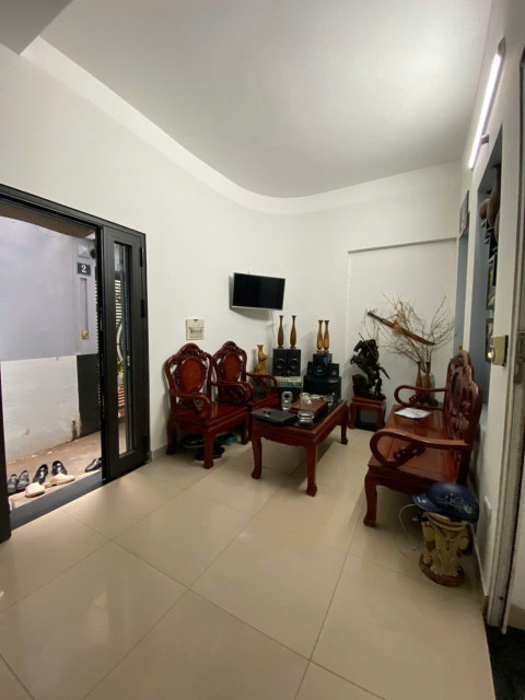 🏡 Bán nhà Ngọc Lâm – Long Biên – 9.7 tỷ
Diện tích: 67m²  4 tầng  5.6m mặt tiền  Lô góc thoáng