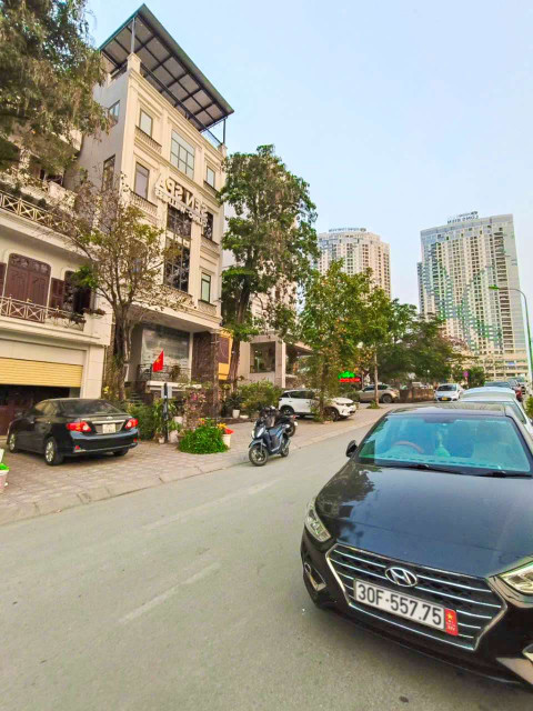 Nhà đẹp 6 tầng 120m vị trí siêu đẹp ở Ngọc Lâm Long Biên vỉa hè oto tránh đỗ KD sầm uất