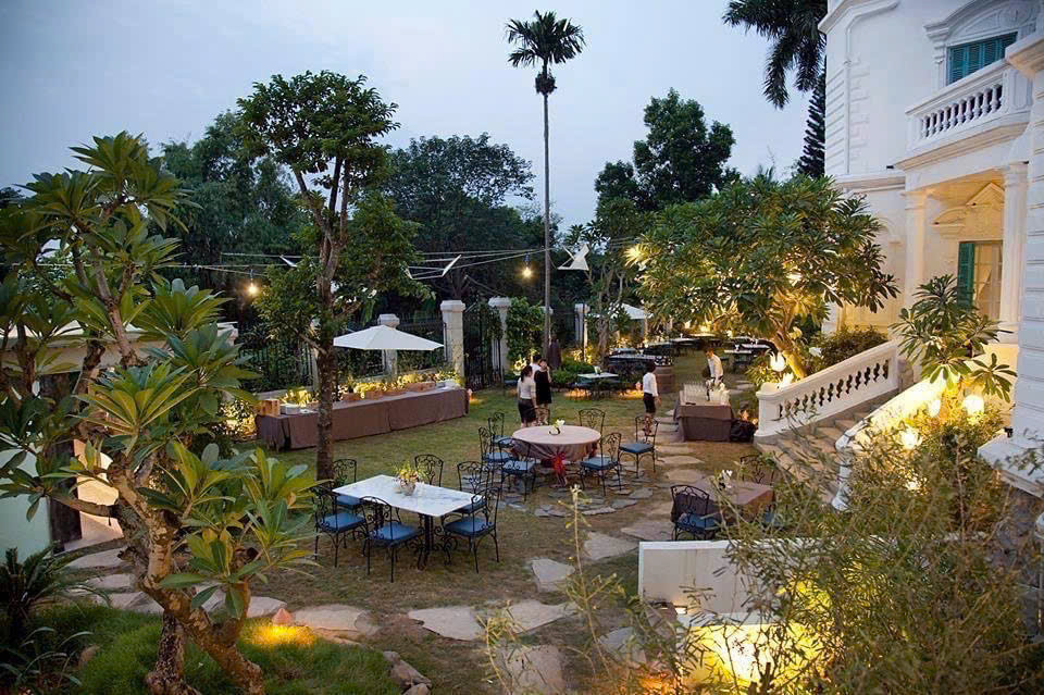 Bán căn biệt thự view sông Hồng và cầu Long Biên đang KD homestay diện tích 1329m 150 tỷ