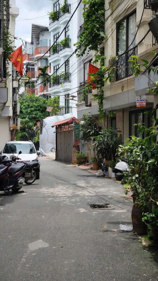 NHÀ ĐẸP XÂY KIÊN CỐ NGÕ THÔNG RỘNG Ngọc Thụy 44m2,X  4 tầng, mặt tiền  3.8m, 8.2 tỷ Long Biên.
