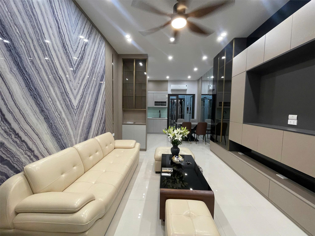 Siêu phẩm Ngọc Thụy 55m,5 tầng,mtiền 4m,thang máy,full nội thất,ngõ thông,Vf3 đỗ cửa,giá 12.x tỷ