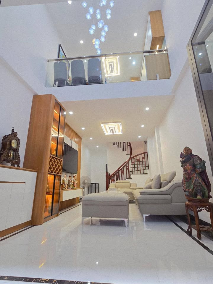 BÁN NHÀ 4 TẦNG 35M2, NGỌC THỤY - LONG BIÊN - GIÁ  NHỈNH 5 TỶ - VỊ TRÍ ĐẮC ĐỊA, SỔ ĐỎ CHÍNH CHỦ