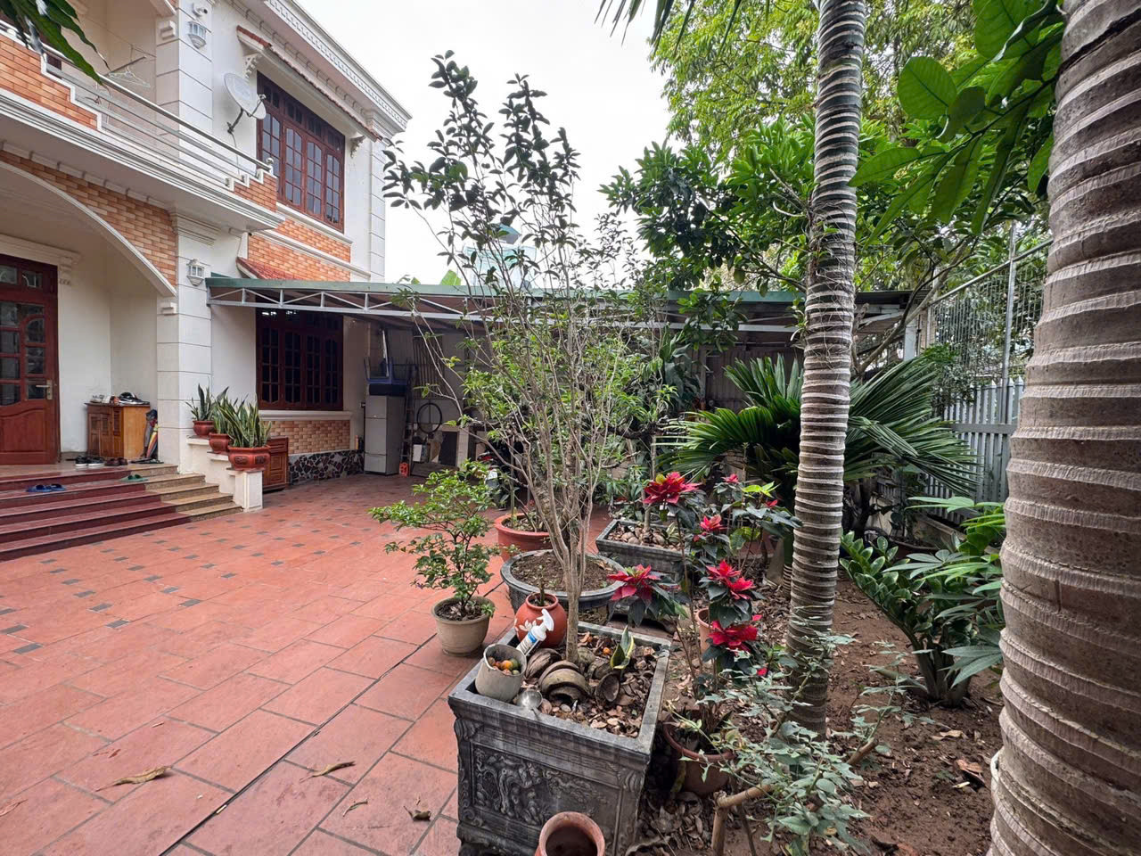 💥 BIỆT THỰ CỔ VIEW HỒ – VIP NGỌC THỤY 💥
🏡 170m²  2 tầng  Mặt tiền 10m  Chỉ 33 tỷ
📍 Lô góc – Vỉa hè – Ô tô tránh – Gần Mipec, sát cầu Long Biên