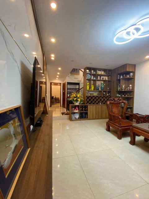 NHÀ ĐẸP - CHỦ THIỆN CHÍ BÁN NHANH - GIÁ TỐT CÓ THƯƠNG LƯỢNG
📍 Ngọc Thụy - Long Biên  DT 73m², MT 4.2m, 5 tầng  Giá: 12.5 tỷ