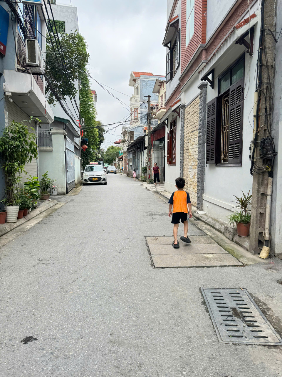BÁN NHÀ 5 TẦNG MỚI CỨNG - PHỐ THẠCH BÀN, LONG BIÊN
💰 Giá: 6.5 tỷ . CHÍNH CHỦ