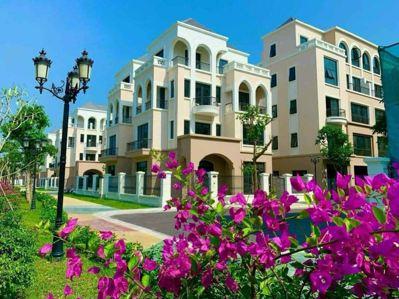 (LÔ GÓC) Bán BT đơn lập HD 50-18 Vinhomes WonderCity Đan Phượng 145mx4T MT 18m view thoáng KD nhỉnh 30 tỷ