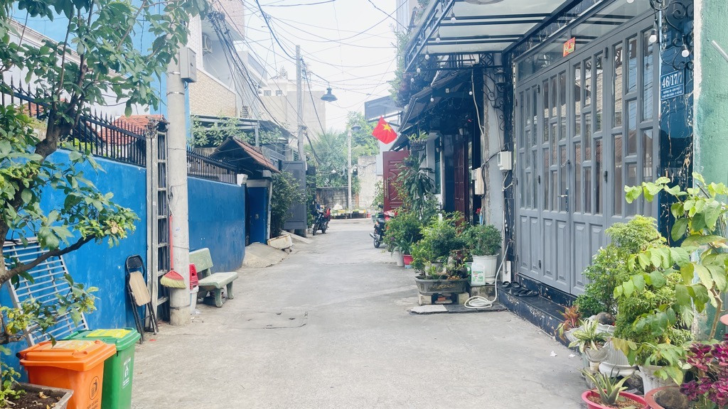 NHÀ ĐẸP 2 TẦNG VIEW CÔNG VIÊN - OTO NGỦ TRONG - KDC YÊN TĨNH AN NINH TỐT. 6.9 TỶ.