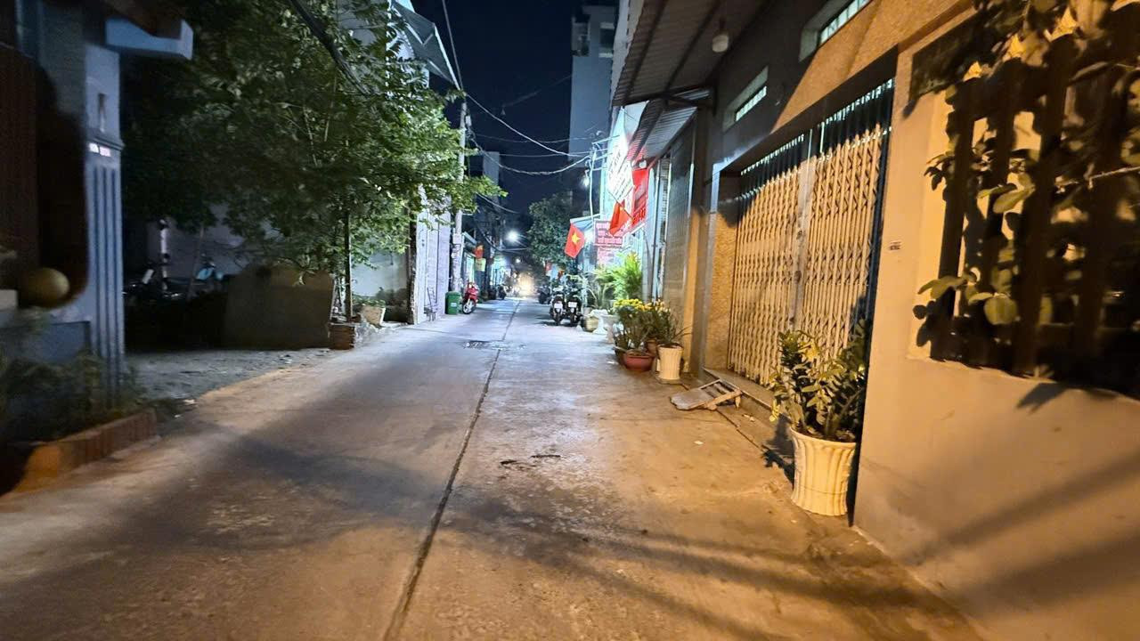 HƯƠNG LỘ 2 3 TẦNG  HẺM XE HƠI THÔNG  CHỈ 5.35 TỶ 
Hương Lộ 2 Bình Trị Đông A Bình Tân