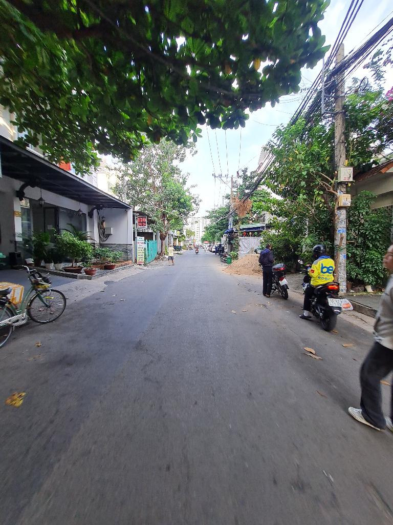 Nhà cấp 4 ngang 9m dài 22m, sổ hồng riêng, nhỉnh 12 tỷ, sát ĐH Maketting, Quận 7
