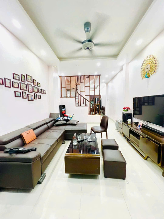 Bán nhà đẹp ôtô đỗ cổng phố Lạc Long Quân 50m2 4tầng mặt tiền 4m 8.8 Tỷ gần Hồ Tây