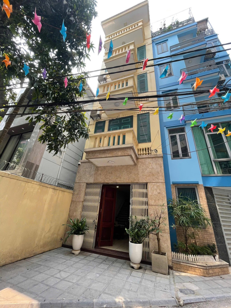 Bán Nhà Lạc Long Quân 52m x 5 tầng Mt 4.1m Mặt Ngõ Ô Tô Kinh Doanh Giá 19.9 Tỷ.