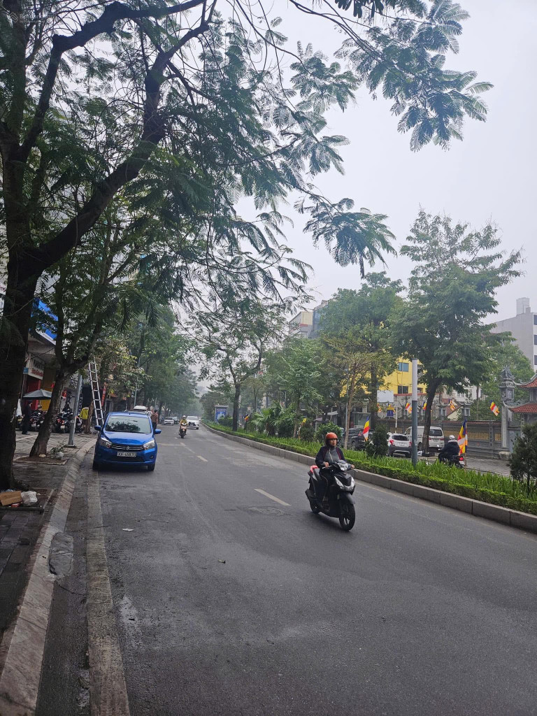 Bán Mảnh đất mặt phố Lạc Long Quân 170M - Chỉ 96 Tỷ - LH: 0904161087