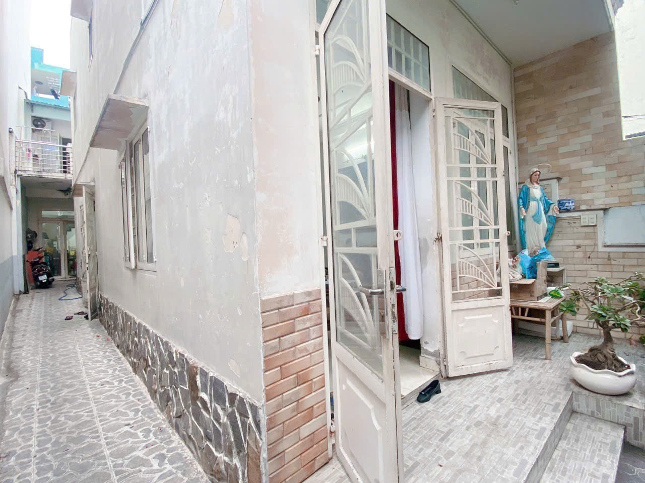 Bán nhà quận 10, Cách Mạng Tháng 8, 136m2, 2 tầng, 18 tỷ, hẻm xe hơi