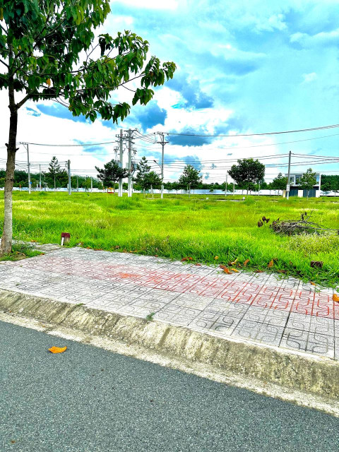 BÁN GẤP LÔ ĐẤT TRUNG TÂM – GIÁ CỰC TỐT, SỔ RIÊNG, CÔNG CHỨNG NGAY!