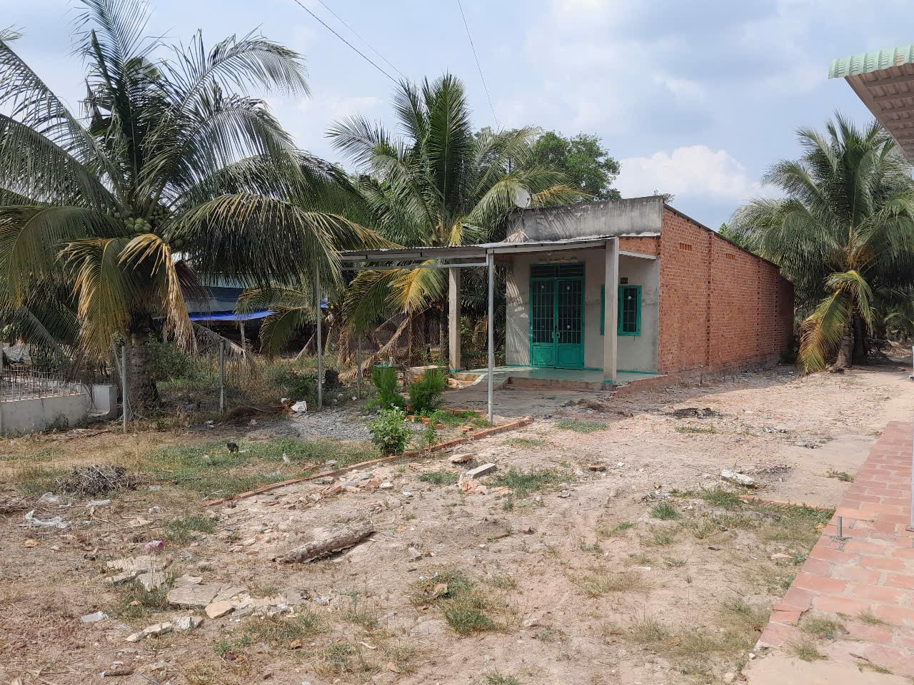 Cần bán lô đât mặt tiền 795. Full thổ. Có nhà cấp 4 đang cho thuê