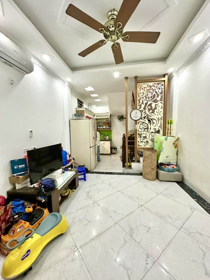 Bán nhà phố 8/3 Hai Bà Trưng, nhà đẹp 5 tầng, lô góc, ngõ thông