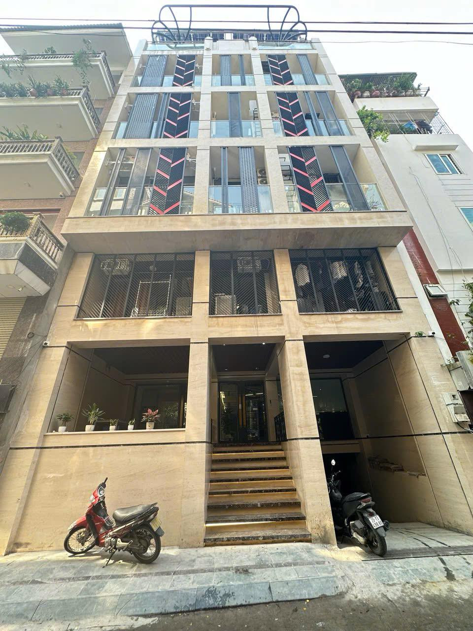 BÁN TÒA NHÀ CCMN MẶT ĐƯỜNG 800A CẦU GIẤY 220M2 - 10 TẦNG. THANG MÁY.