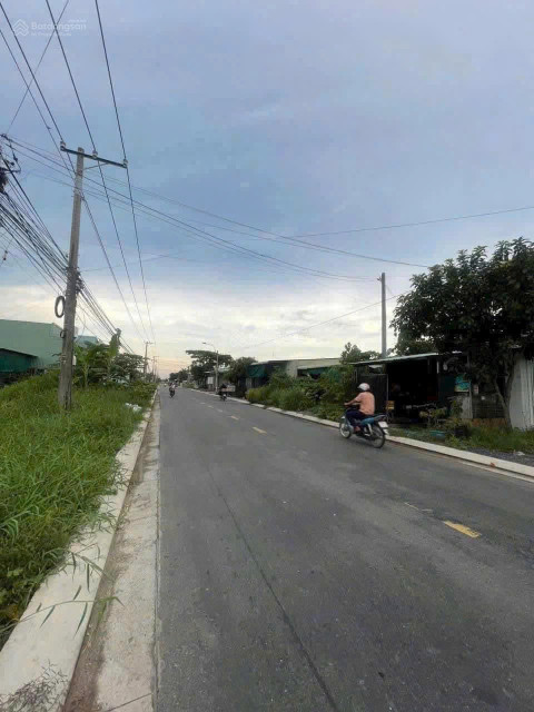 Bán đất đẹp mặt tiền đường ĐT827B, Phú Ngãi Trị, Long An.