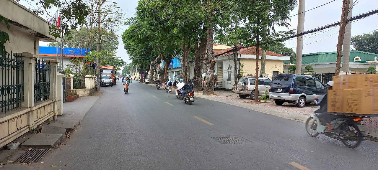 BÁN ĐẤT Ô TÔ ĐỖ CỬA NGÕ THÔNG Đức Giang-Long Biên 55m2,X MT 3.5m, 6.3 tỷ.