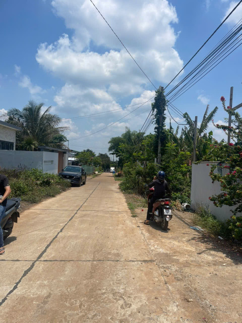ĐẤT ĐẦU ĐƯỜNG A THÔN 2 THÔNG RA VÀNH ĐAI - CƯ EBUR