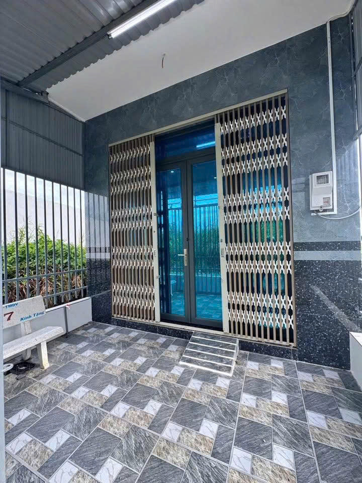 Cần bán gấp căn nhà mới toanh ở gần KCN Trảng Bàng, Tây Ninh, diện tích 135m2, sổ hồng riêng