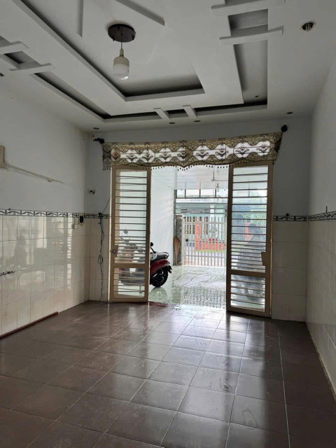 Nhà CẤP 3 Phường Long Thành Bắc, Tây Ninh , có giấy hoàn công trên sổ, vào ở ngay