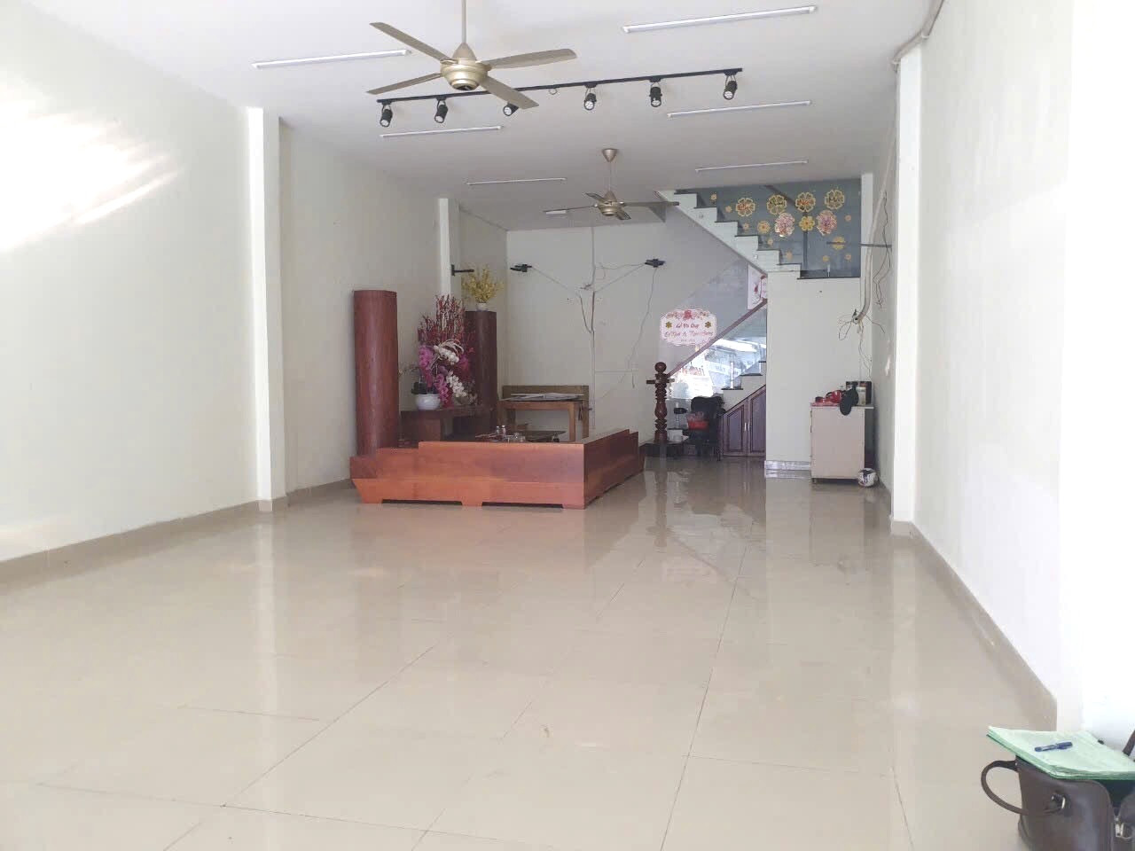 Bán nhà mặt phố quận 6 - Ngang bề thế 5,7m - Dtsd 121m2 - Dòng tiền 15tr/th -  14,5 tỷ