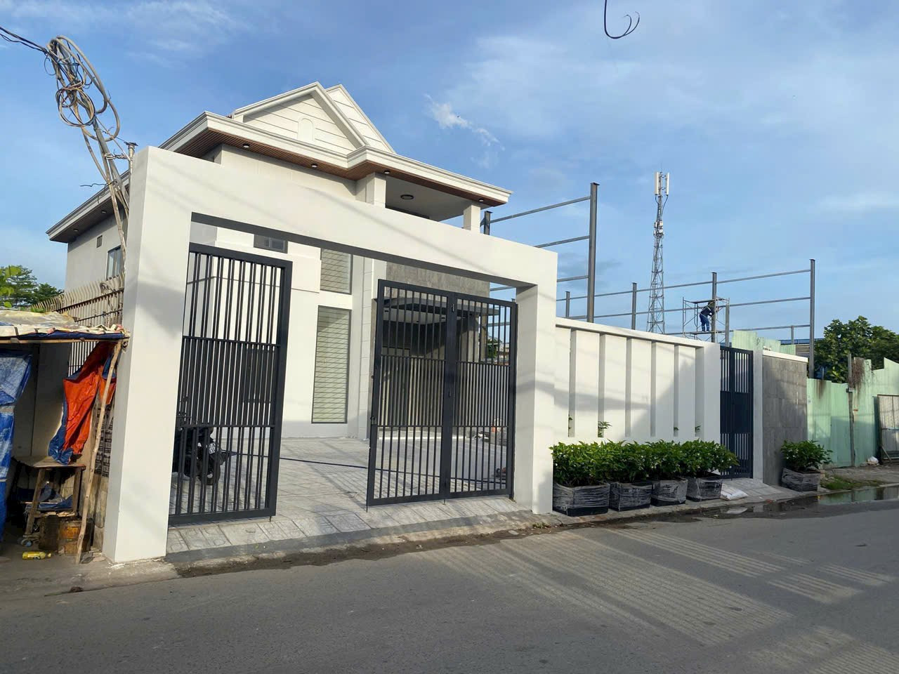 Biệt thự 2MT trước sau:  An phú Đông 12