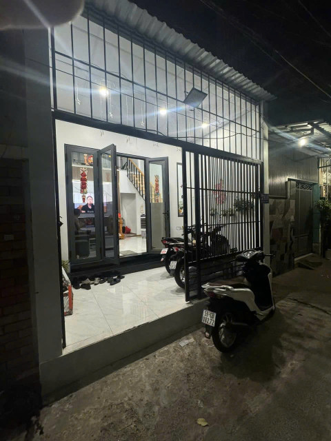 BÁN GẤP NHÀ CẤP 4 Ở BÌNH CHÁNH CÓ SỔ HỒNG RIÊNG .