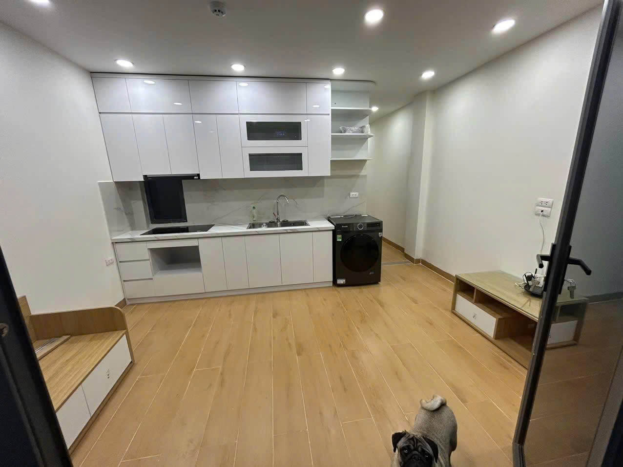 Cho thuê căn hộ CCMN mới kinh kong ngõ sân quần Đống Đa, 60m2, 2 ngủ, Full đồ