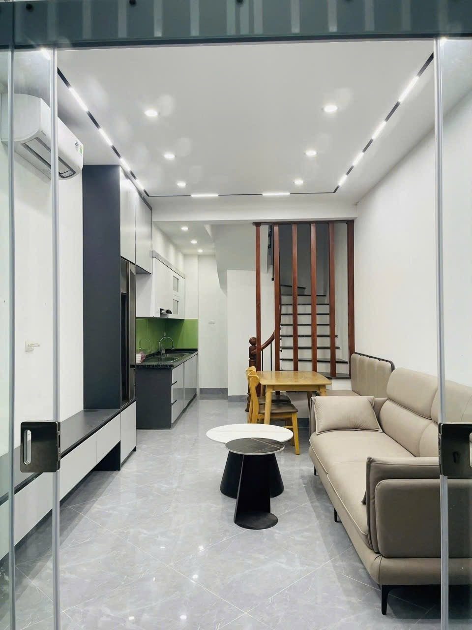 cho thuê nhà nguyên căn ngõ An Trạch 1, phường Văn Miếu  Đống Đa -10m ra ô tối 
Diện tích: 30m2 x 4 tầng-15tr/1tháng