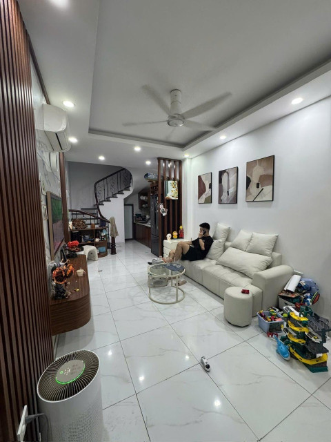 💥BÁN NHÀ PHỐ AN TRẠCH QUỐC TỬ GIÁM DÂN XÂY Dt 28 m 5tầng mt3.3m giá chỉ 8 tỷ